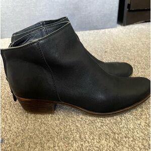 Lucky Brand LK- Bremma ankle boots
US 9